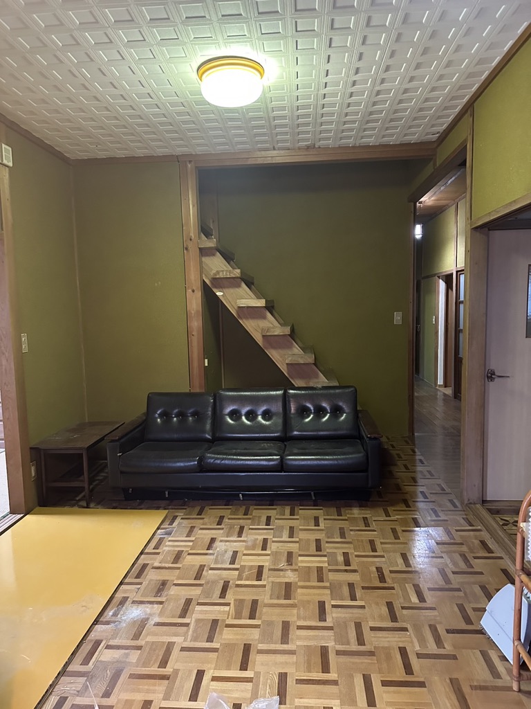 ソファと階段の部屋:作業後