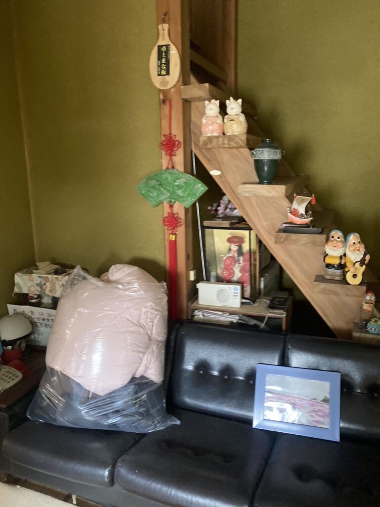 ソファと階段の部屋:作業前
